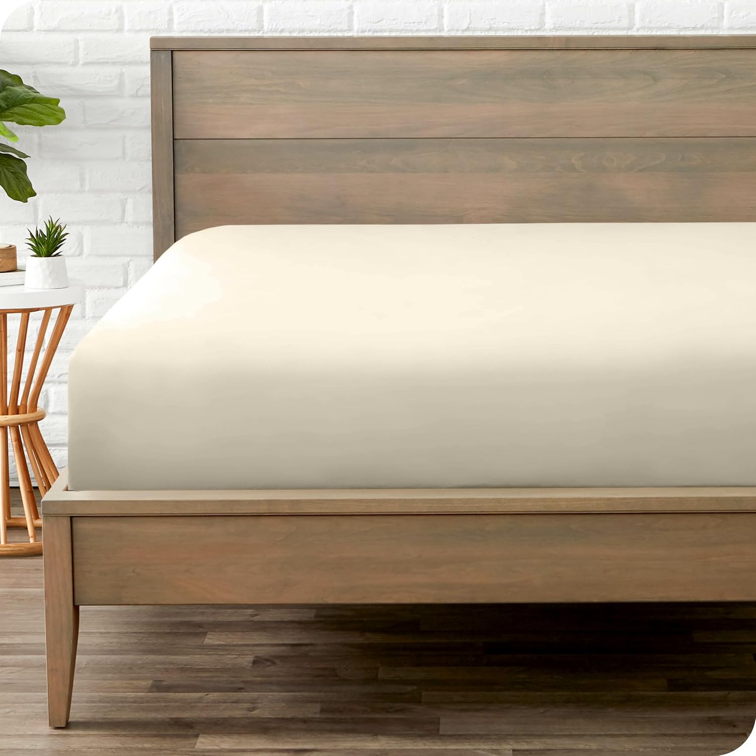 Fitted Bottom Sheet Queen Size - Premium 1800 Microfiber - Ultra-Soft Hotel Luxury - Deep Pocket - Durable and Long Lasting - Fitted Sheet (Queen, Sand)